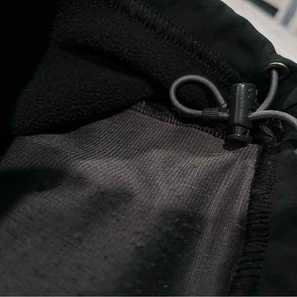 Under Armour Sleek Black Full-Zip Jacket - Picture 15 of 16